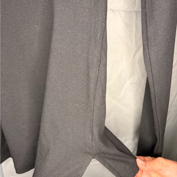 2 for $5: NWT F21 Turtle Necks - Picture 3 of 4